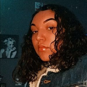 Meet your Posher, Mirella